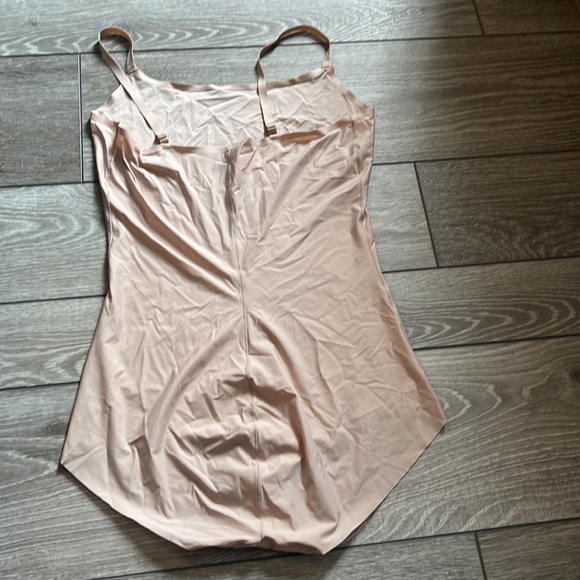 Lot of Shape wear. Some are Spanx. Size M - Picture 8 of 8